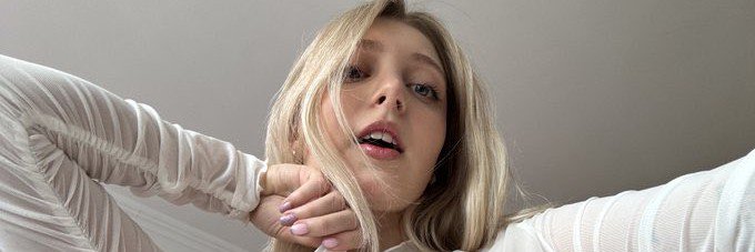 lia_dora's profile banner image