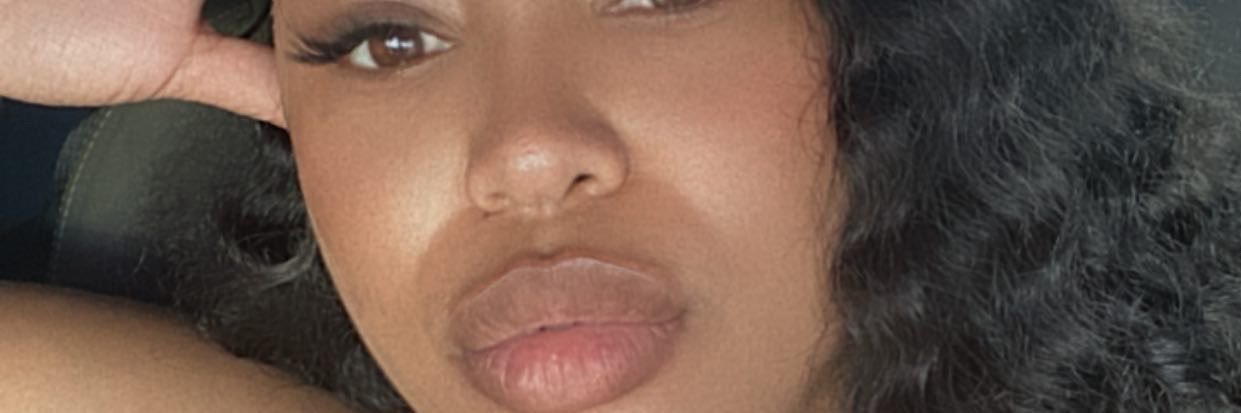 Beautycomesez's profile banner image