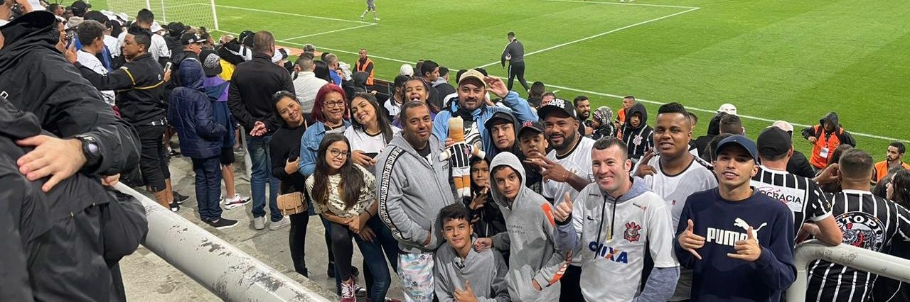 Cora 🦅🦑🚩/🧙🏾‍♀️🐉🍴 banner