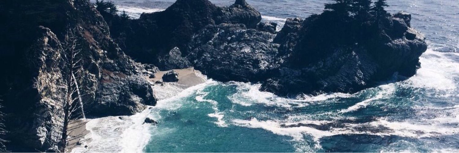 UneTouriste's profile banner image