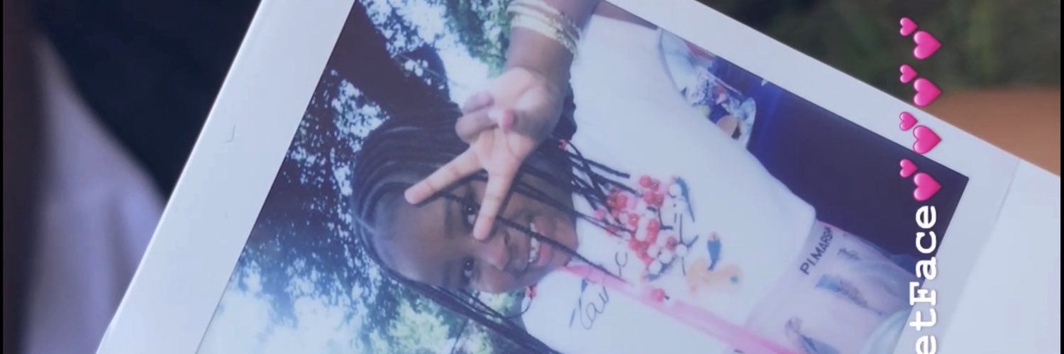 __ronniee's profile banner image