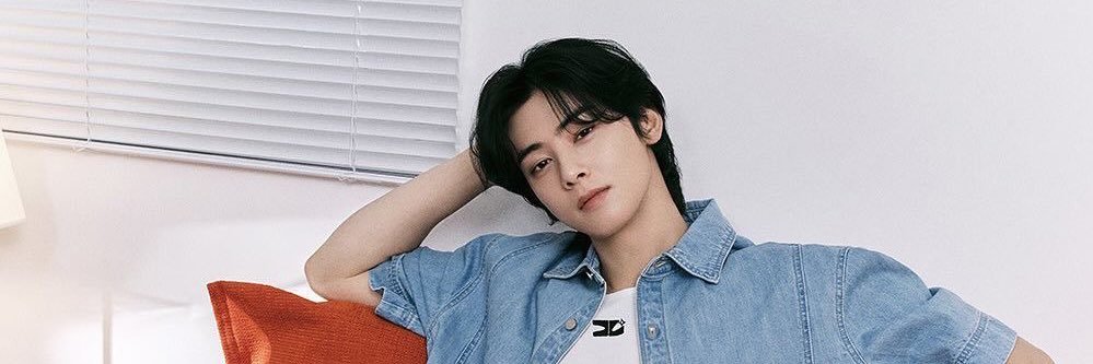 deareunbin's profile banner image