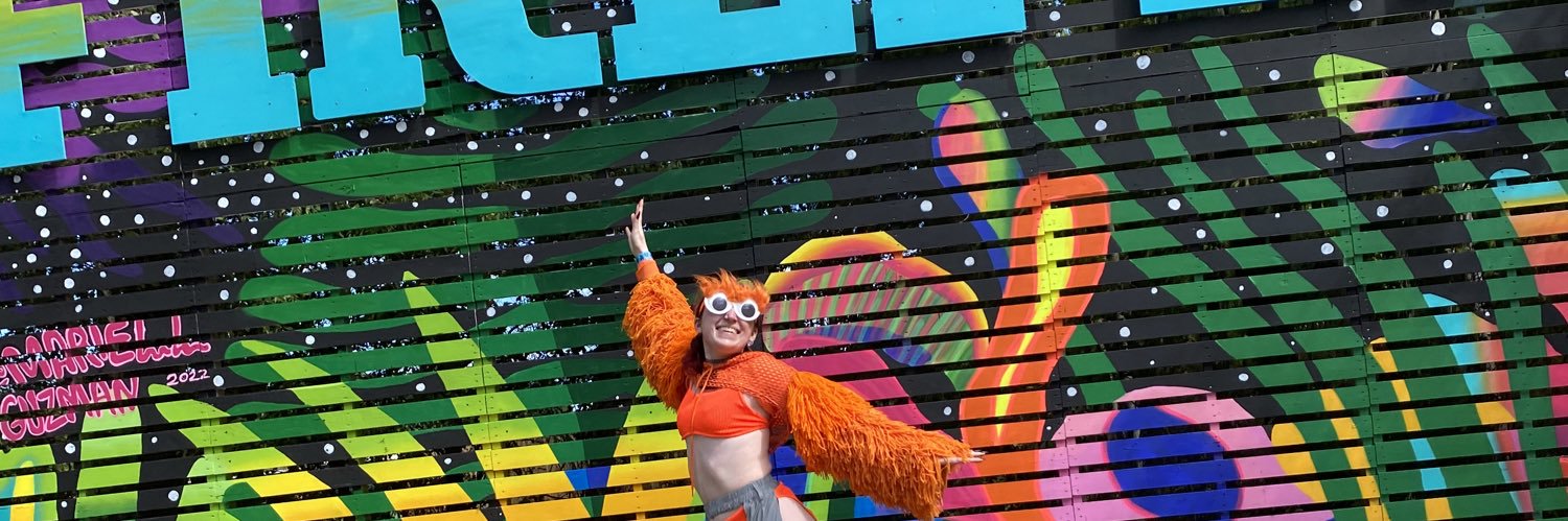 x - Molly 🌻🌪 banner