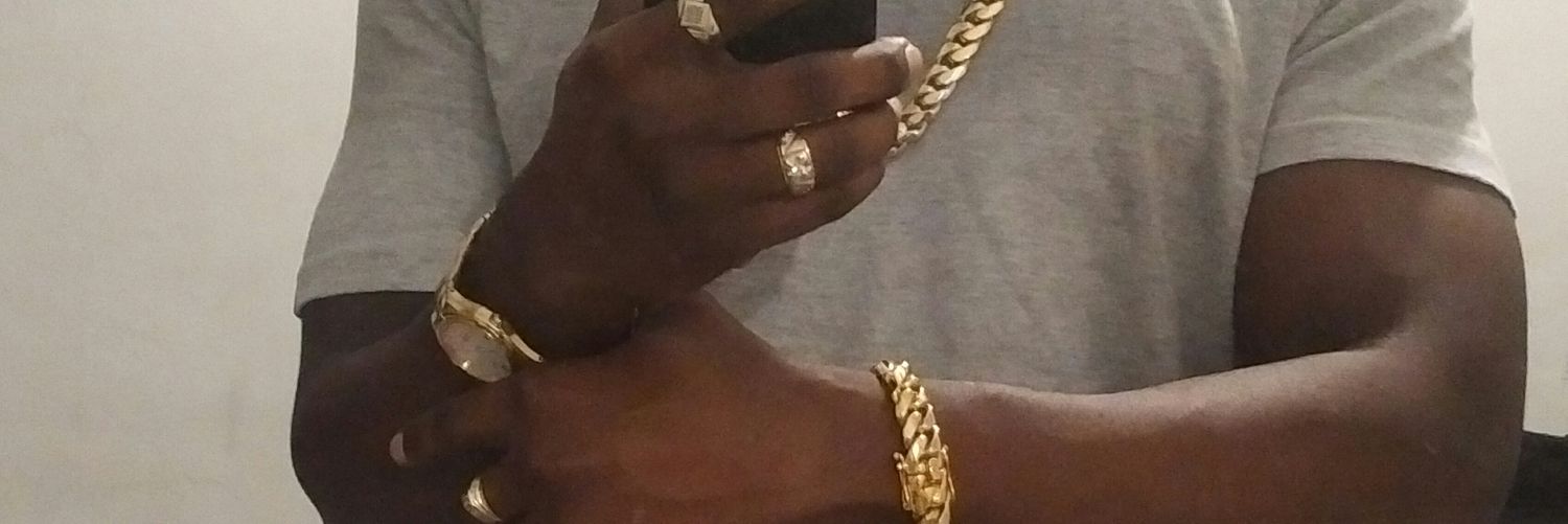 introvertdee305's profile banner image