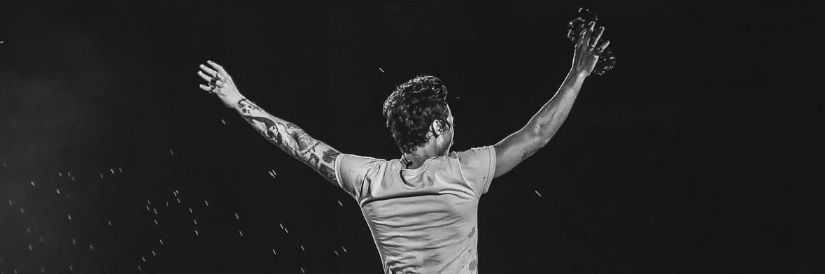 Julia 🤍🪩 banner