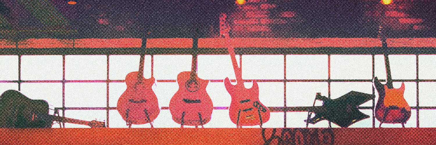 catchmomo's profile banner image