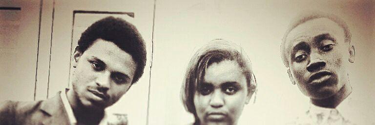 thee_young_horos banner