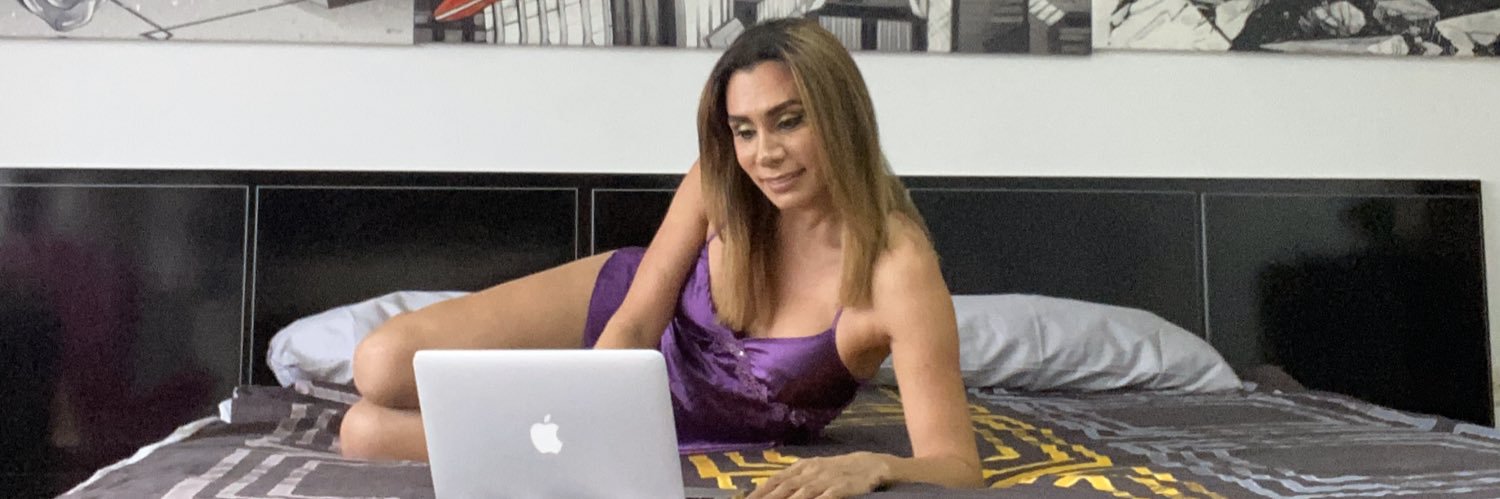 YanniaT's profile banner image