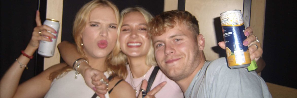 oliviawade_'s profile banner image