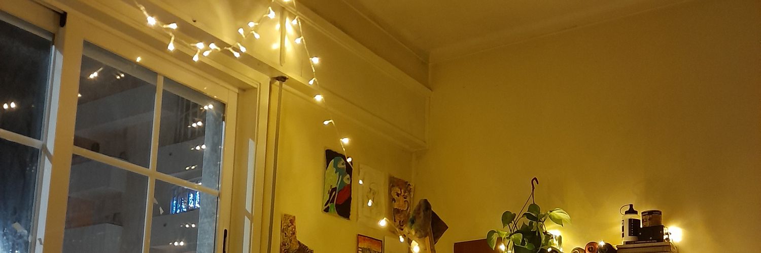 luuub's profile banner image