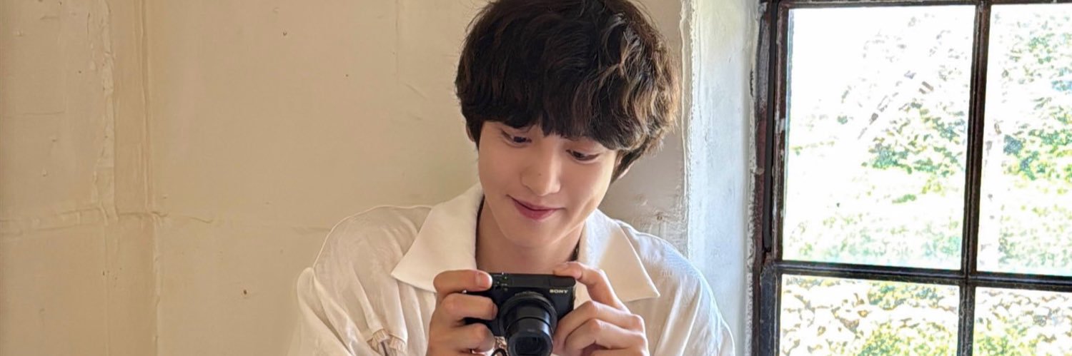 lovingchanyeol's profile banner image