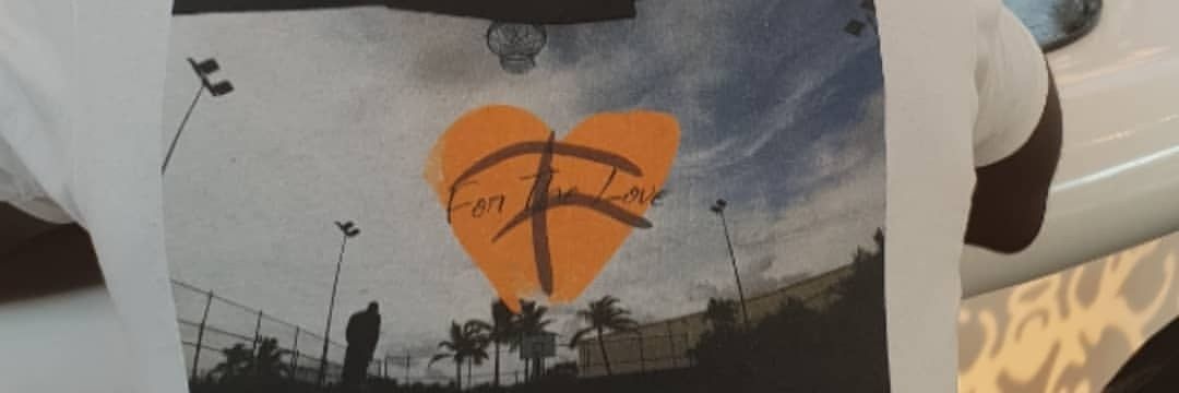 Dee banner