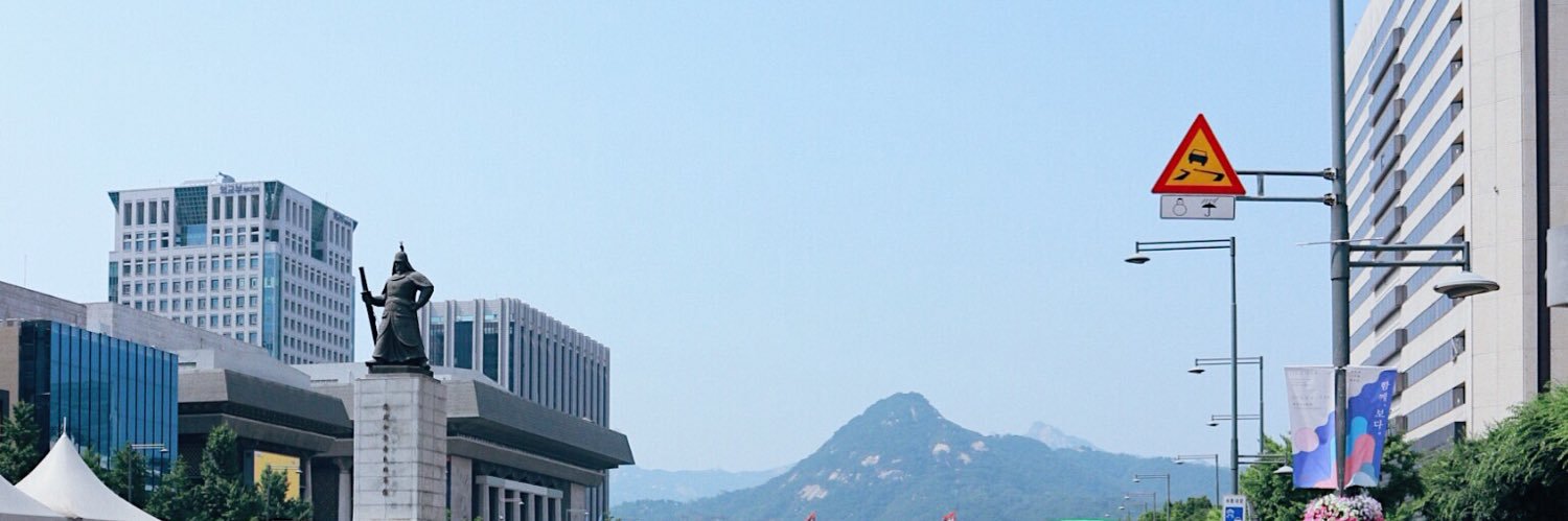 lakbxm's profile banner image