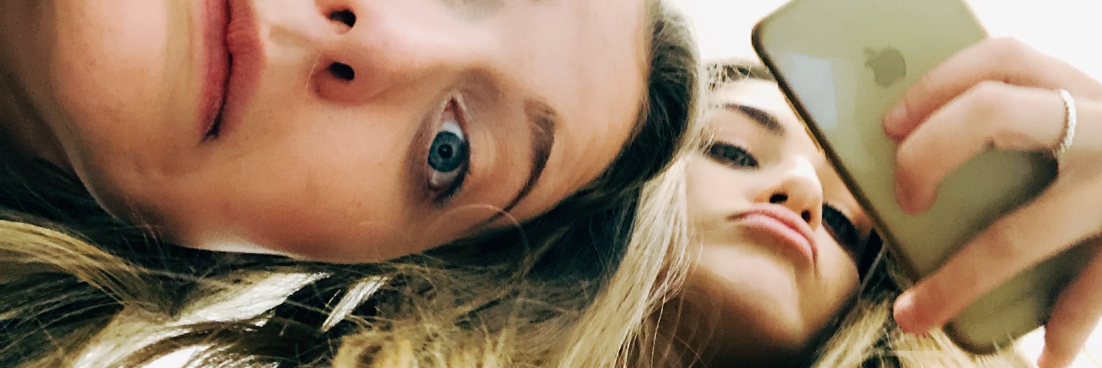 Emilyyhoood's profile banner image