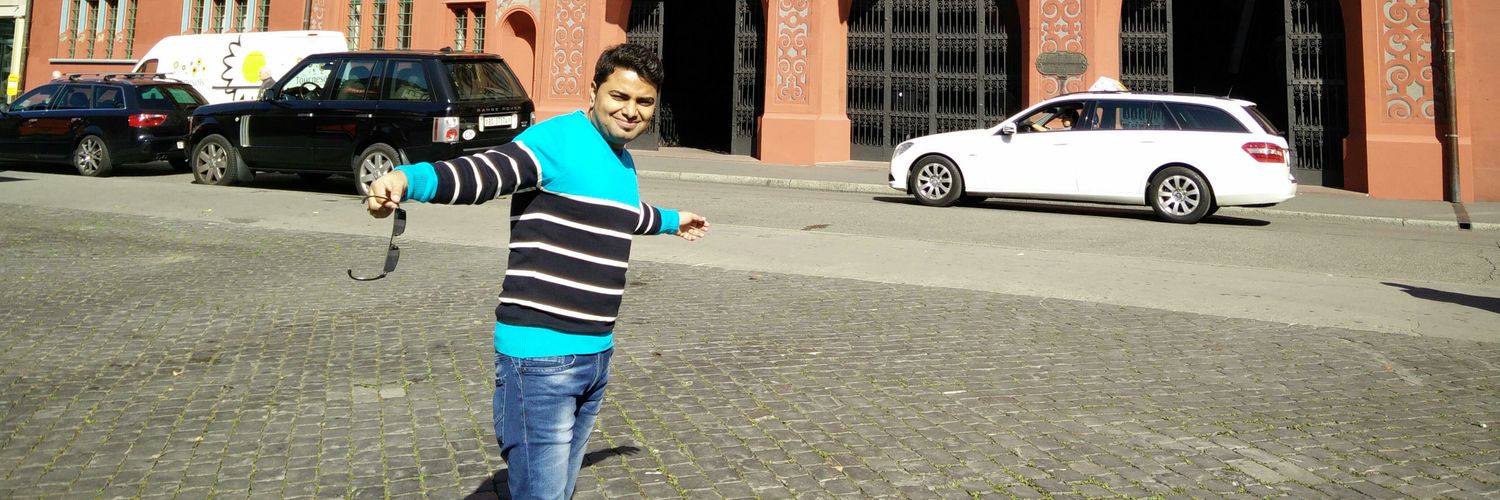 om_vineet's profile banner image