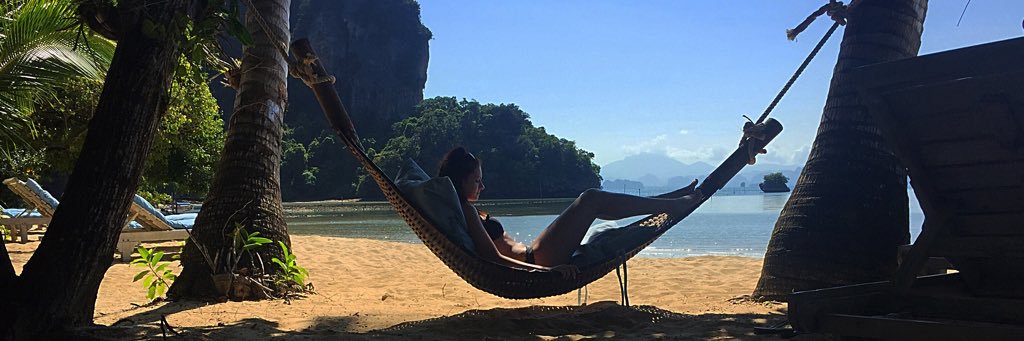 Robyn_Lewiss's profile banner image