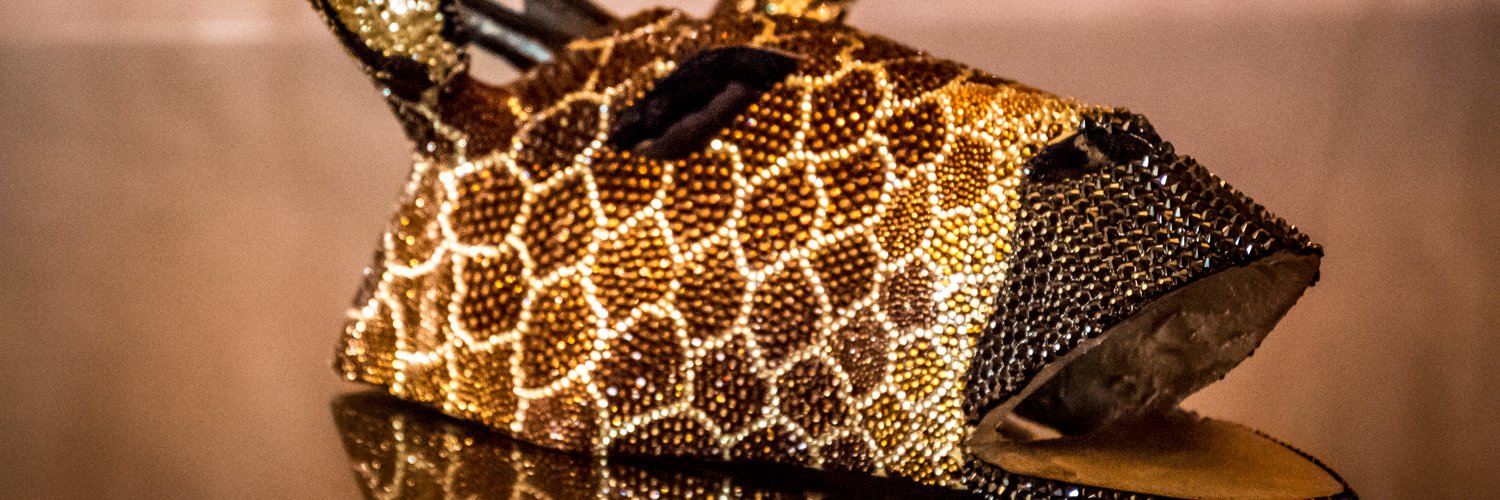 mo_crystals's profile banner image