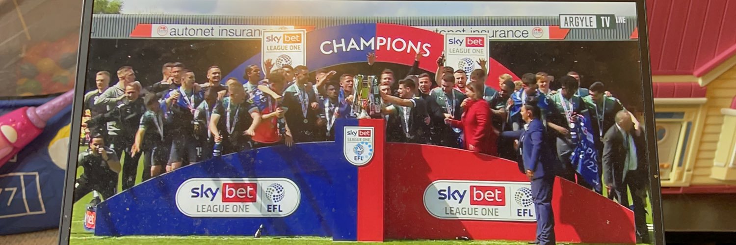 Ryan Morse 🇺🇦💚💚 banner