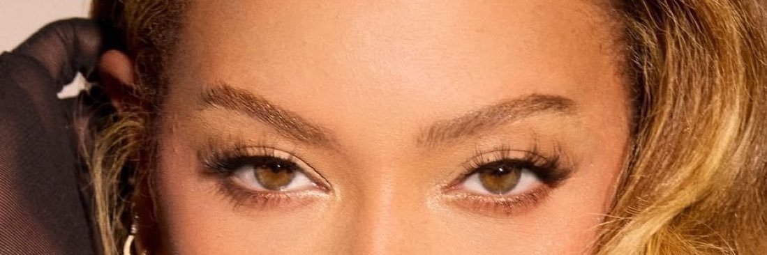 G banner