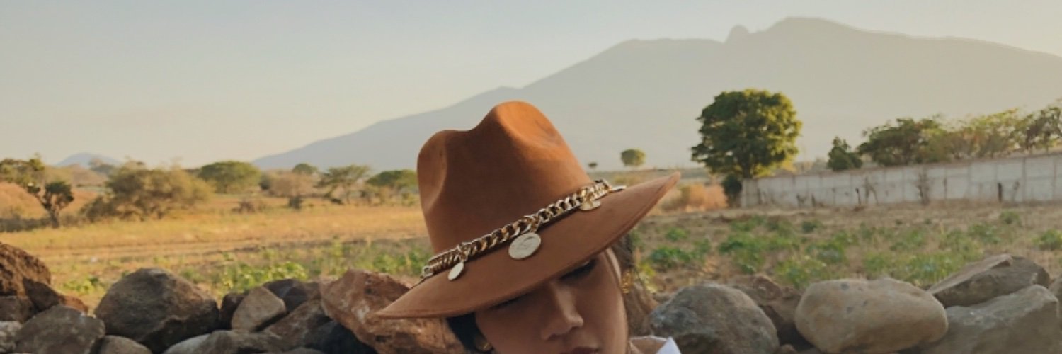 analauraamo's profile banner image
