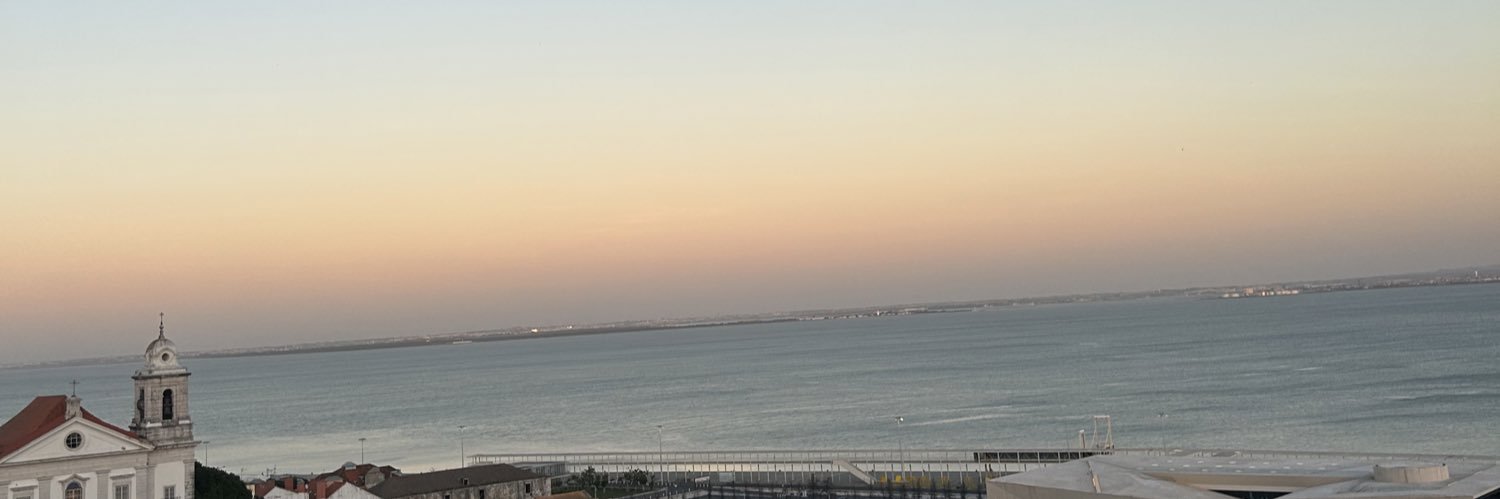 _marianaavg's profile banner image