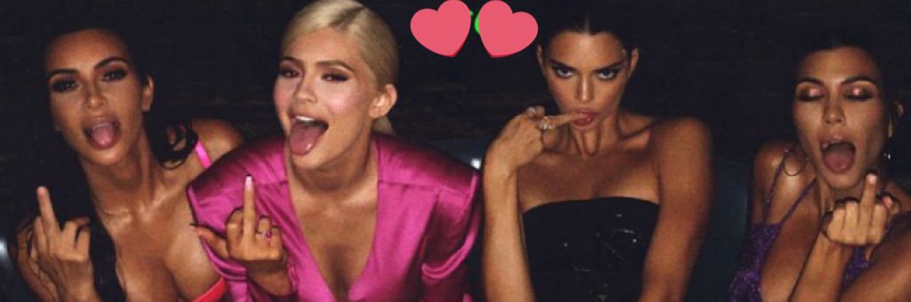 L Y N N. banner
