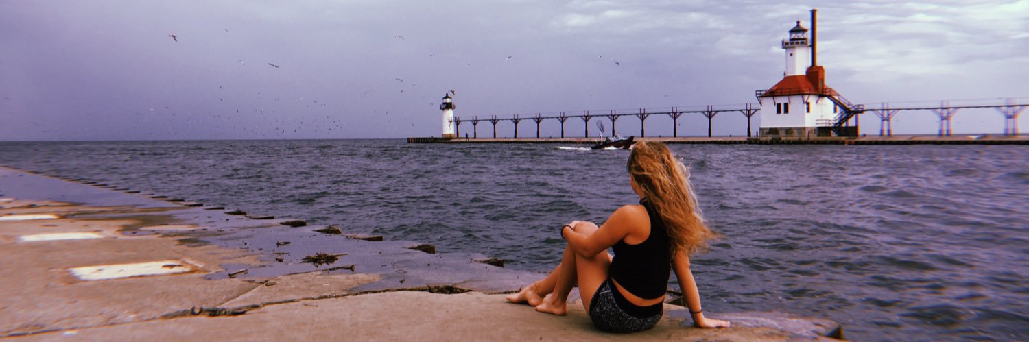 Bellawiseman_'s profile banner image