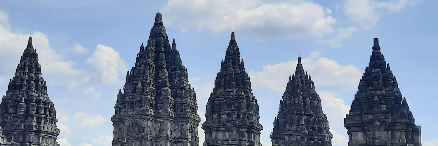 warnalangitsore's profile banner image