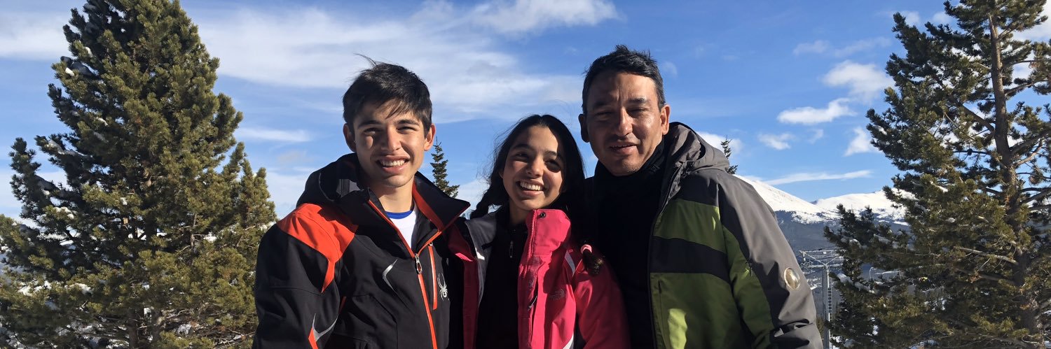 César Velázquez G. banner