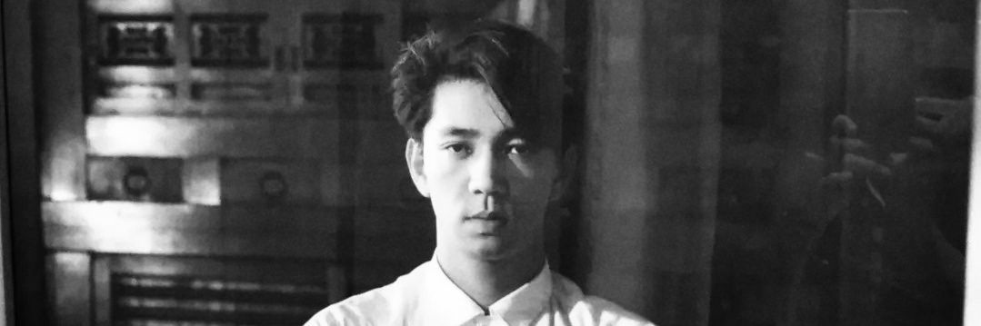 Tom, the Vacuous Tweeter banner