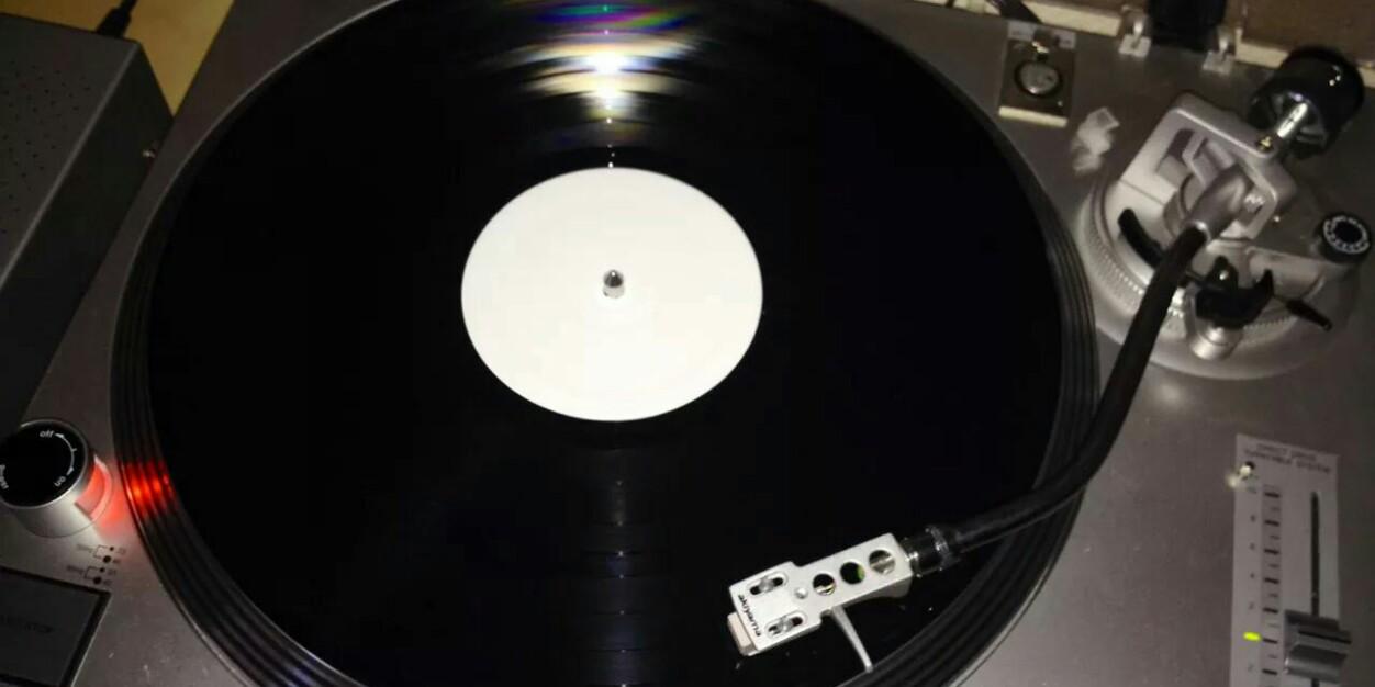 Delia Records banner