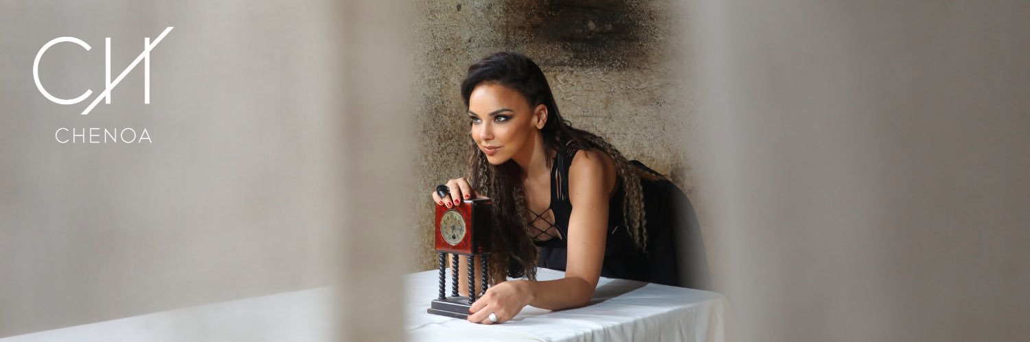 Chenoa's banner