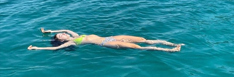 AdrielliK's profile banner image