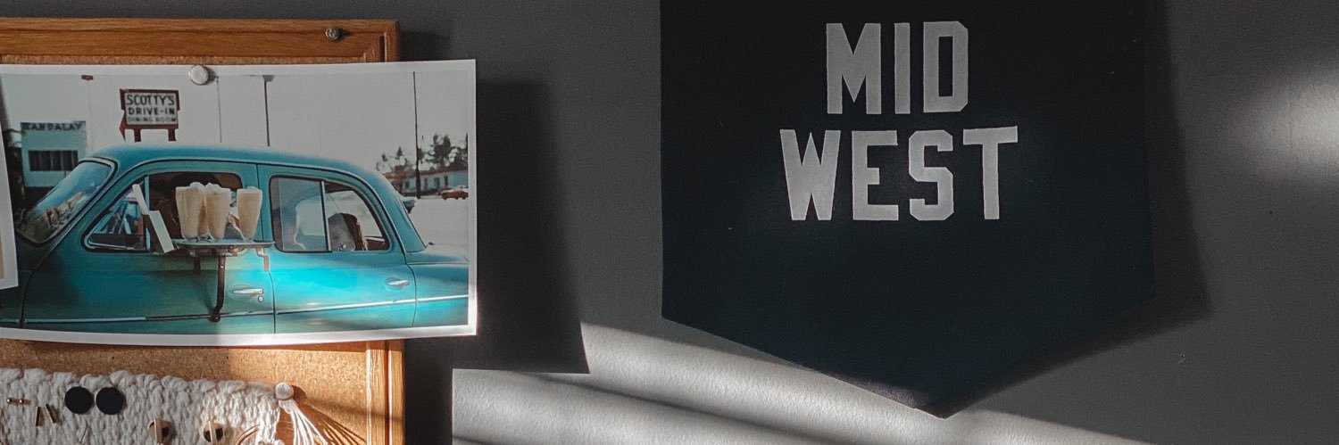 awmeleah's profile banner image