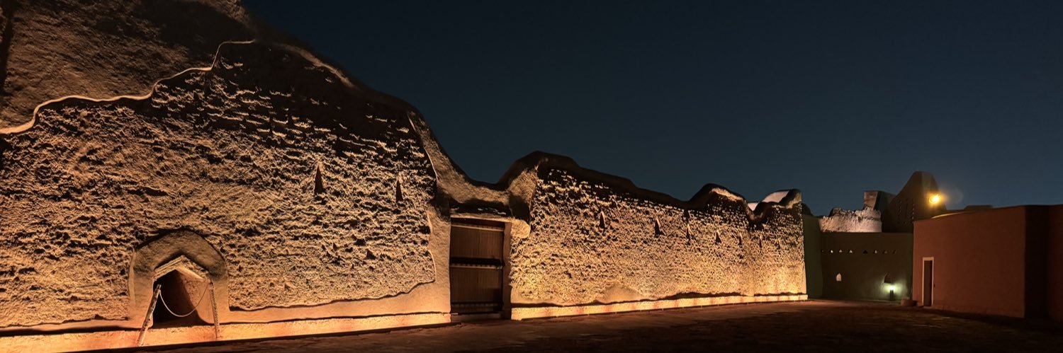 aktabche's profile banner image