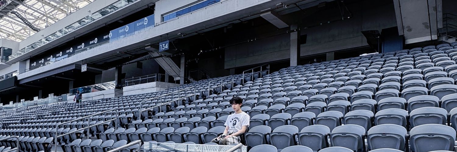 simplylovu's profile banner image