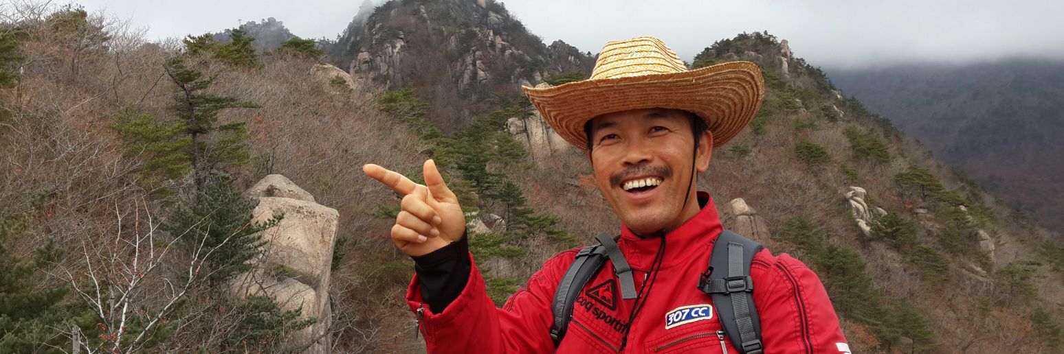 akuempak's profile banner image