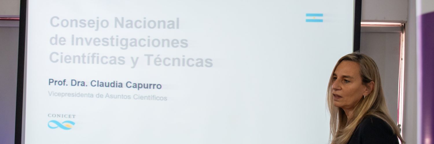 CLAUDIACAPURRO3's profile banner image