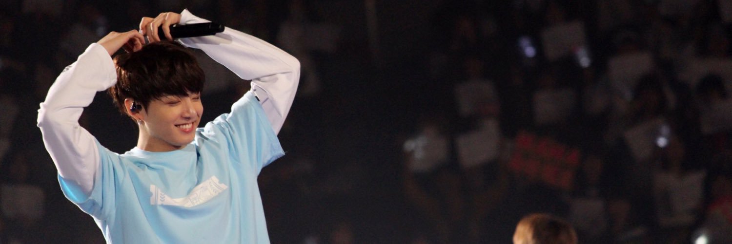 lauravs__'s profile banner image