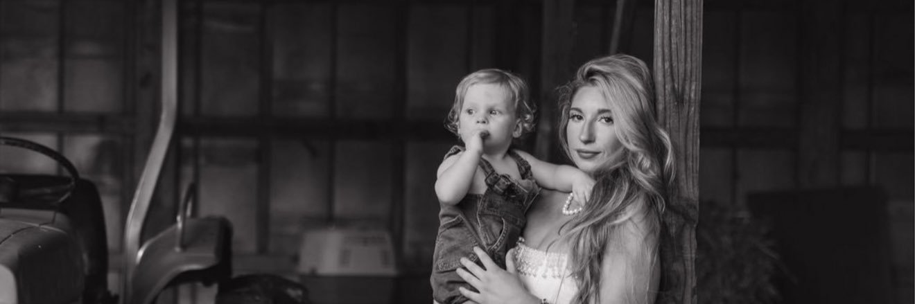 graceanneingold's profile banner image