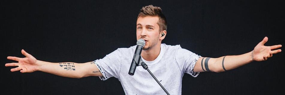 Twenty One Pilots UK banner