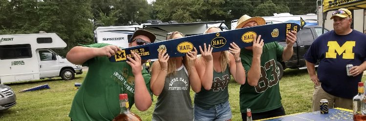 danielle_must's profile banner image