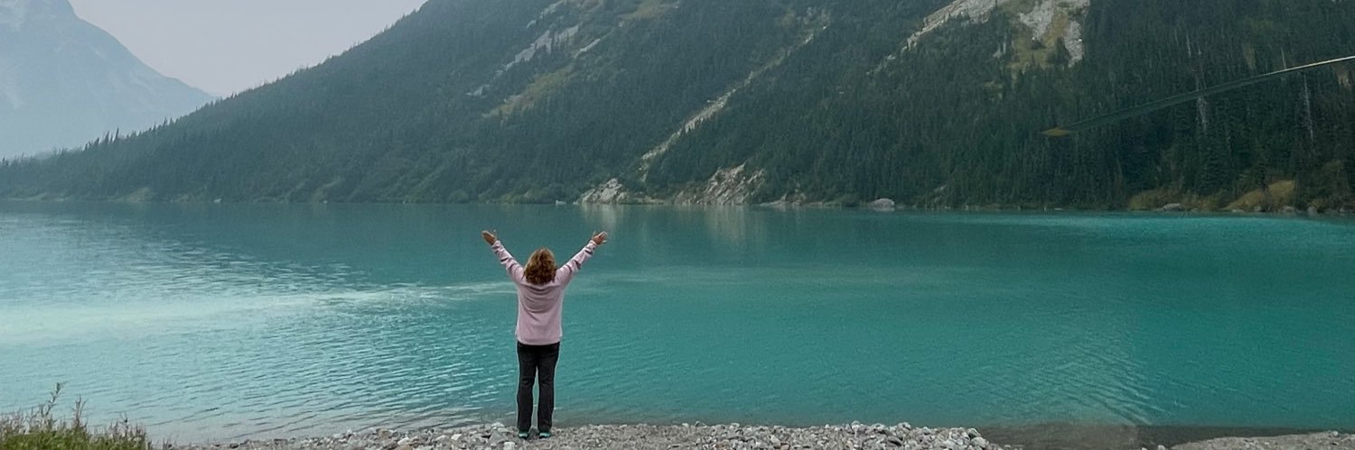 LaraInTheMiddle banner