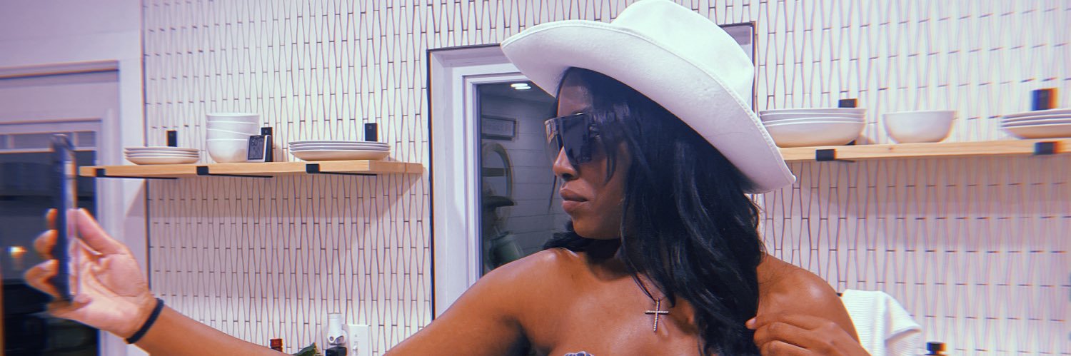 TweetsByNatasha's profile banner image