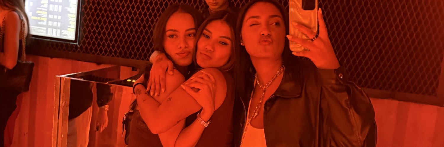 Itzel_Q1's profile banner image