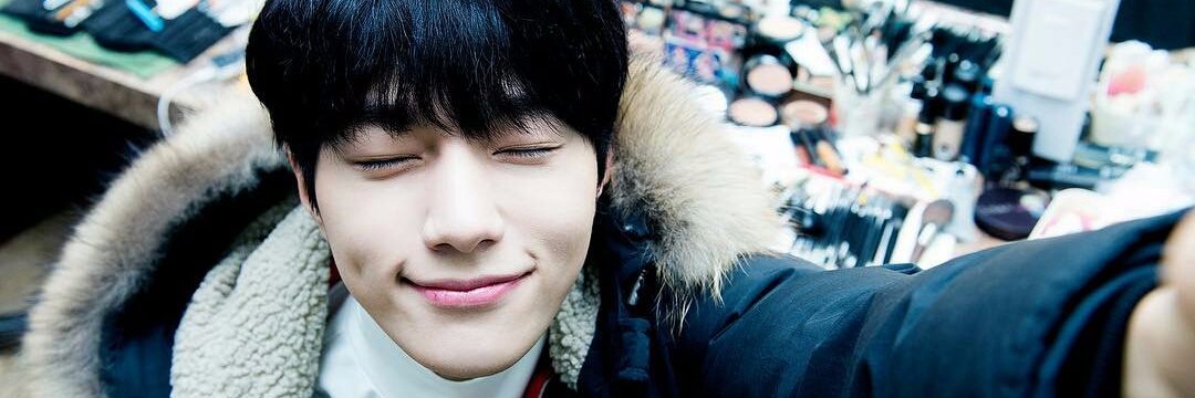 araLwoo's profile banner image