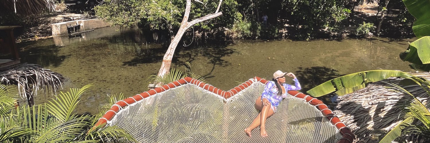Carolaybz's profile banner image