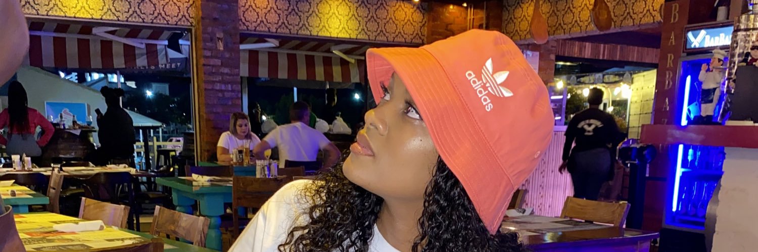 viiola_m's profile banner image