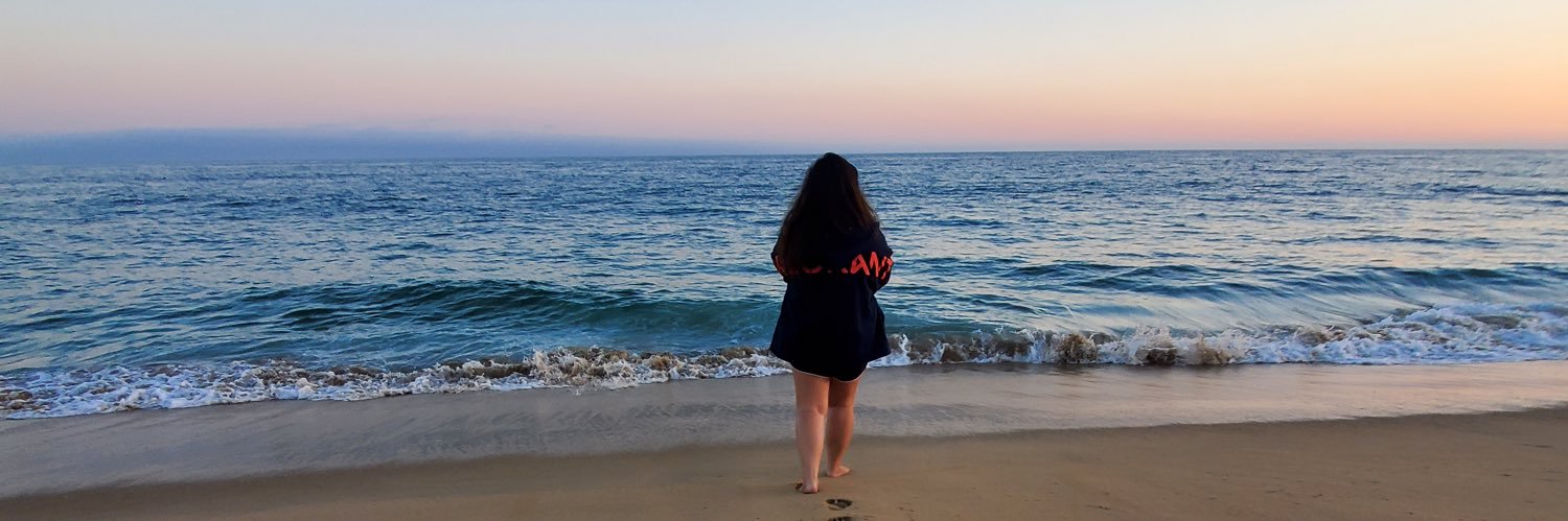 helloemmay's profile banner image