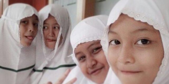 putriyasmin12's profile banner image